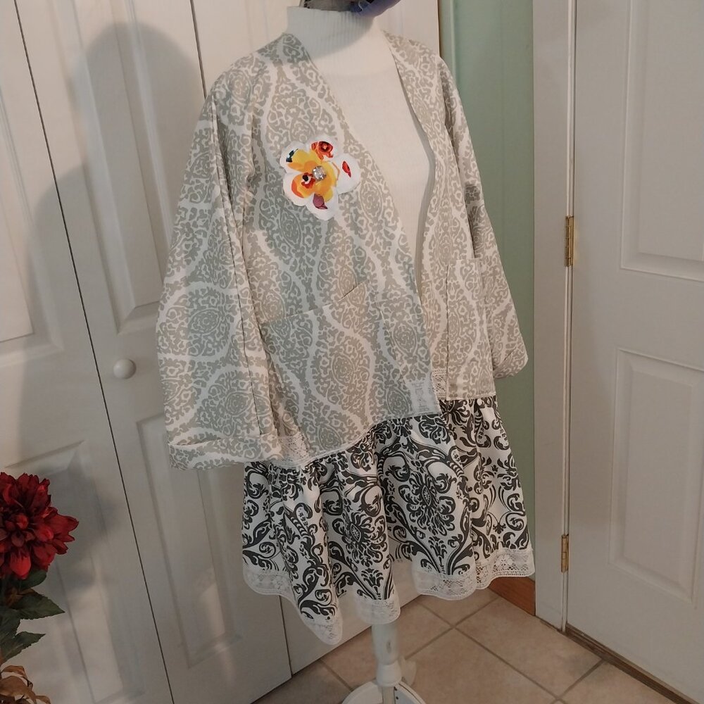 3500 Size XL Grey and White Midi Length Duster Made from Linen and Cotton. - Picture 6 of 8
